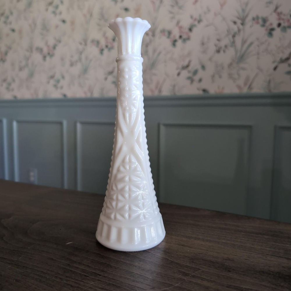 Vintage Anchor Hocking 9" Milk Glass Bud Vase Stars & Bars Ribbed Scalloped Rim